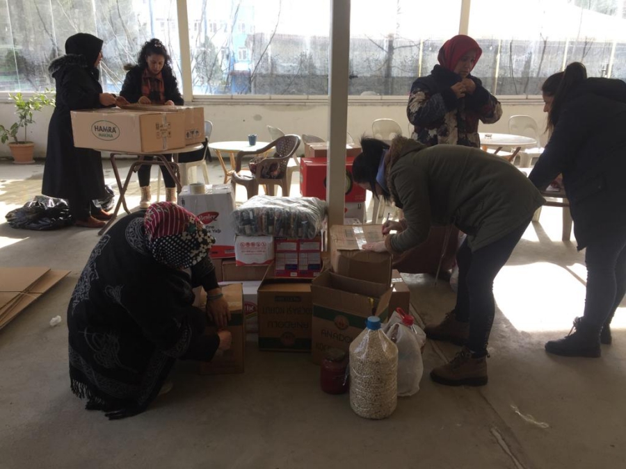 Deprem yardımları için aralıksız çalışma