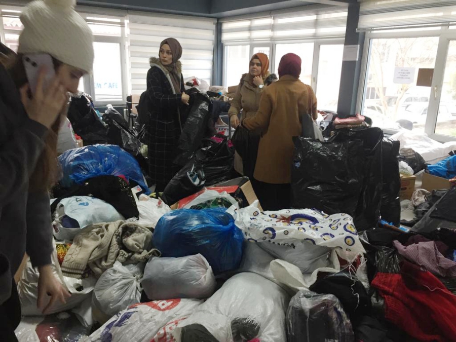 Deprem yardımları için aralıksız çalışma