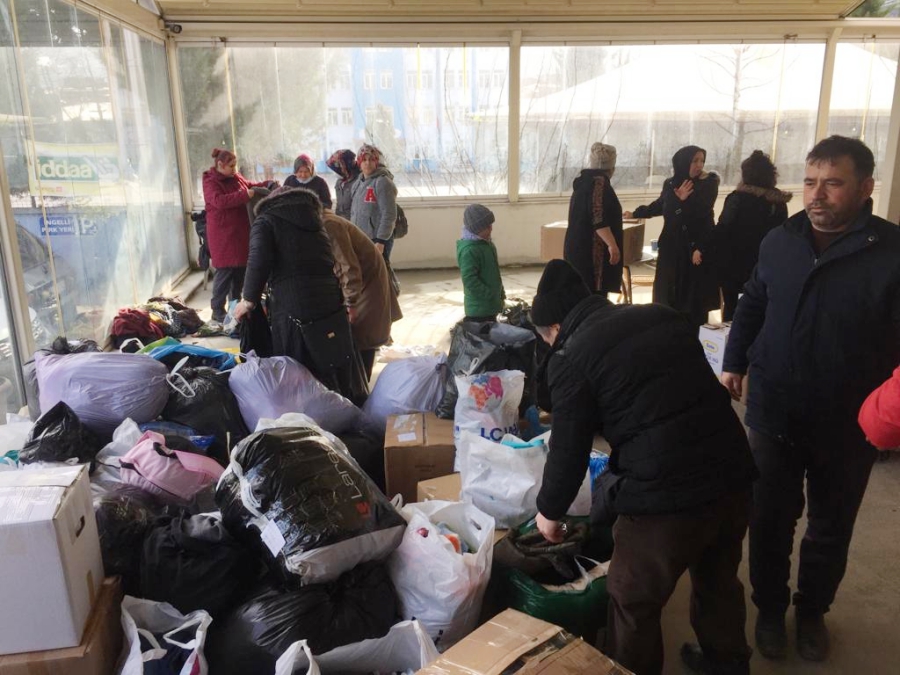 Deprem yardımları için aralıksız çalışma