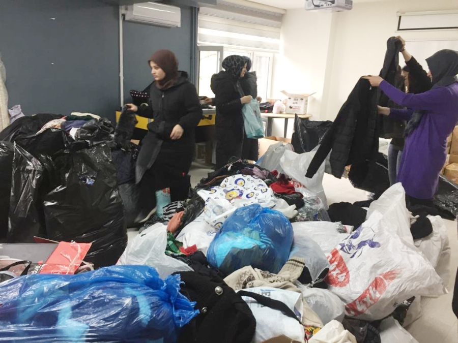 Deprem yardımları için aralıksız çalışma