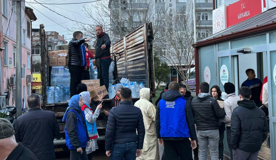 Deprem yardımları için aralıksız çalışma