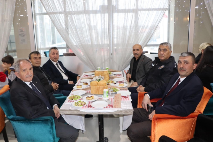 Kaynarca İlçe Nüfus Müdürü Perihan Akcaba onuruna veda yemeği