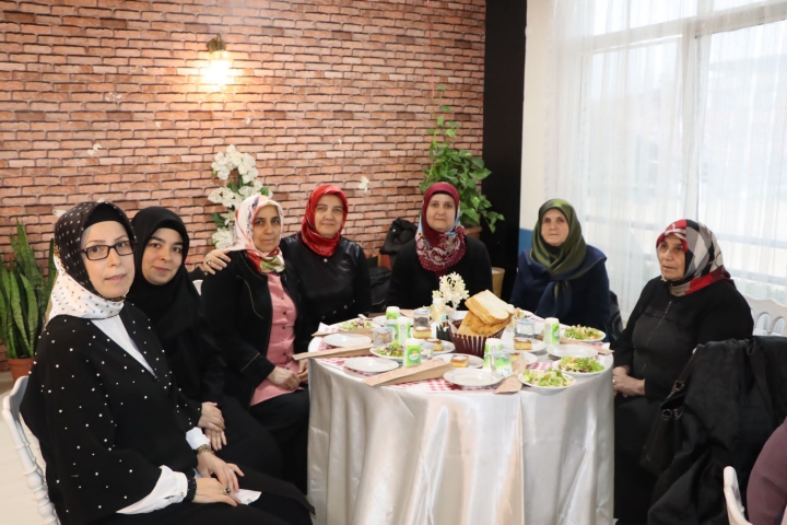 Kaynarca İlçe Nüfus Müdürü Perihan Akcaba onuruna veda yemeği