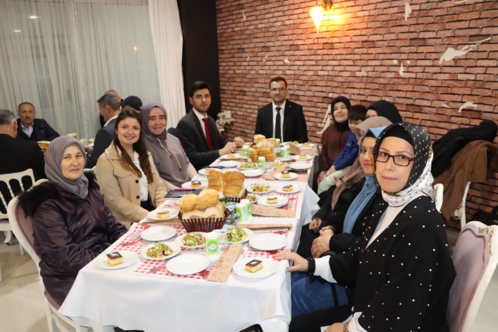 Kaynarca İlçe Nüfus Müdürü Perihan Akcaba onuruna veda yemeği