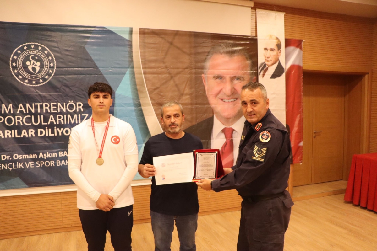 Başarılı amatör sporcularımız için ödül töreni düzenlendi