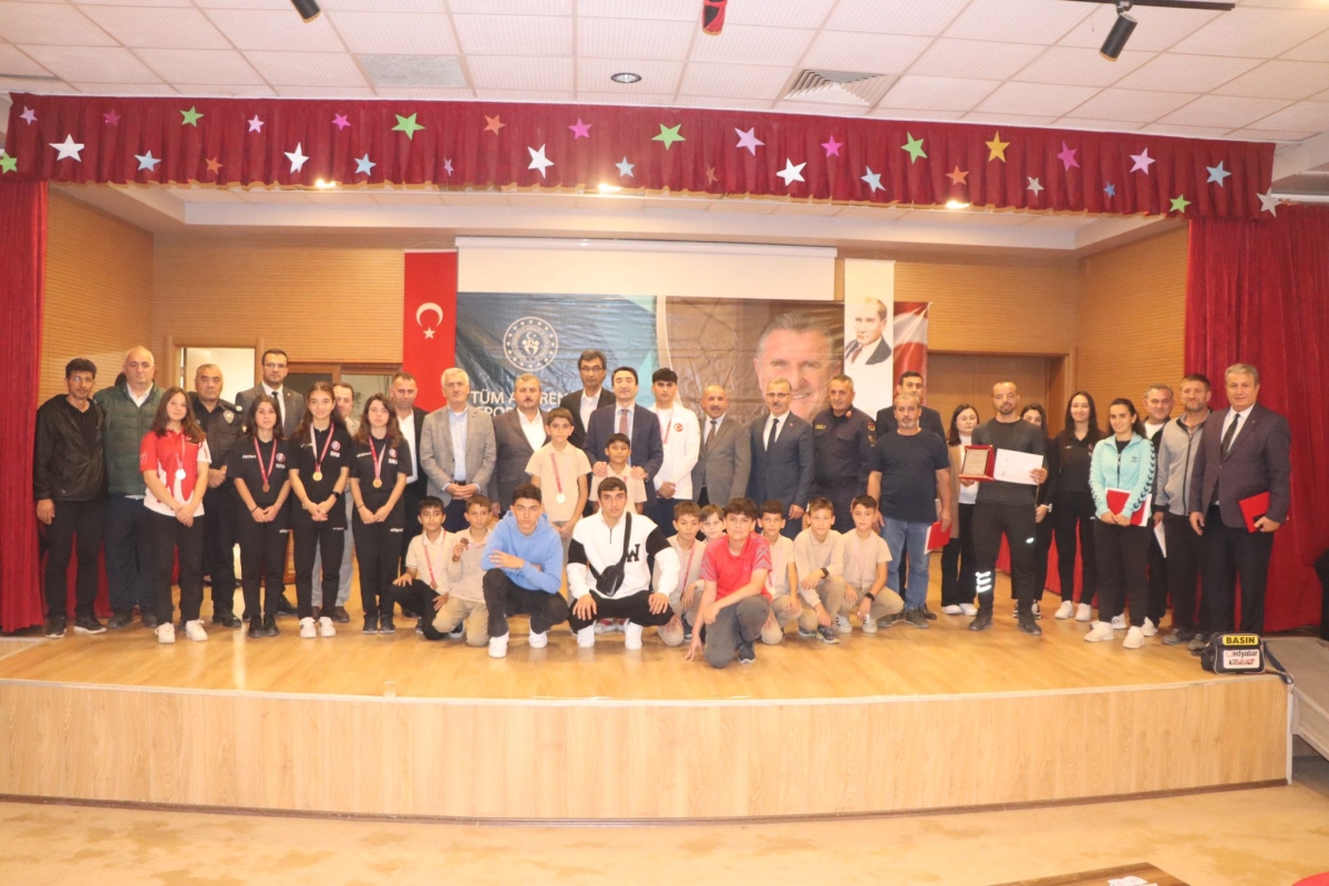 Başarılı amatör sporcularımız için ödül töreni düzenlendi