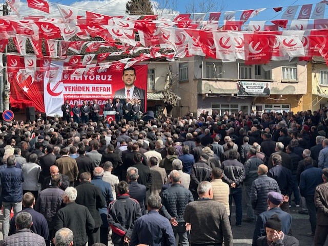 Fatih Erbakan coşkulu kalabalığa konuştu