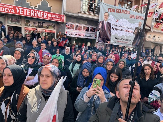Fatih Erbakan coşkulu kalabalığa konuştu