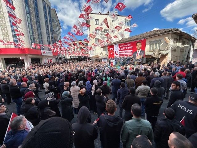 Fatih Erbakan coşkulu kalabalığa konuştu