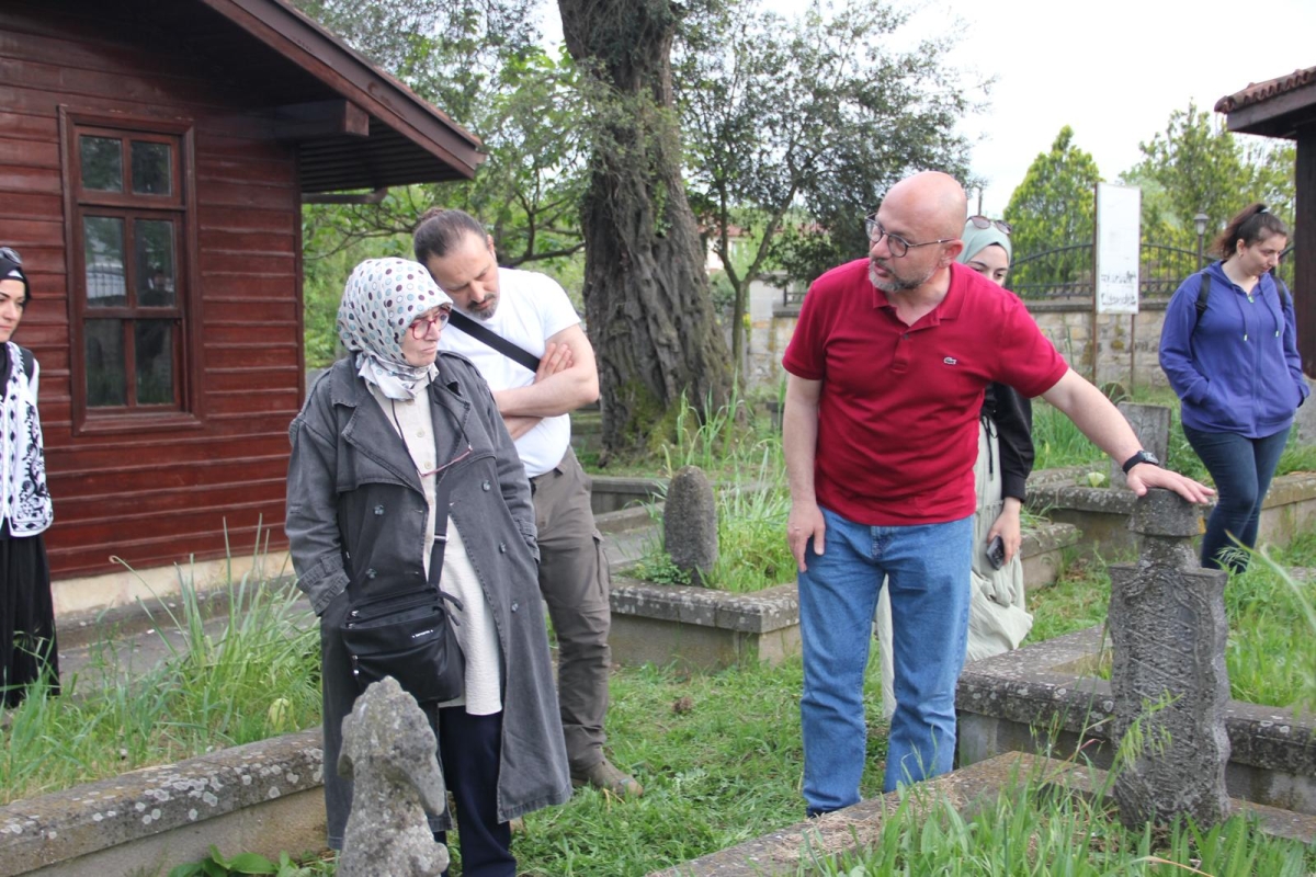 Hafıza Mekanları gezi atölyesi Şeyh Muslihiddin Camii'ni Gezdi