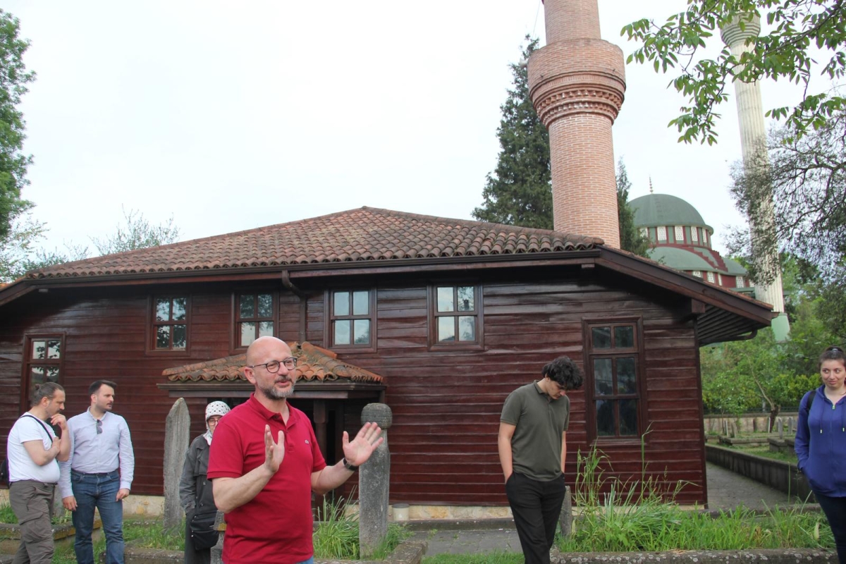 Hafıza Mekanları gezi atölyesi Şeyh Muslihiddin Camii'ni Gezdi