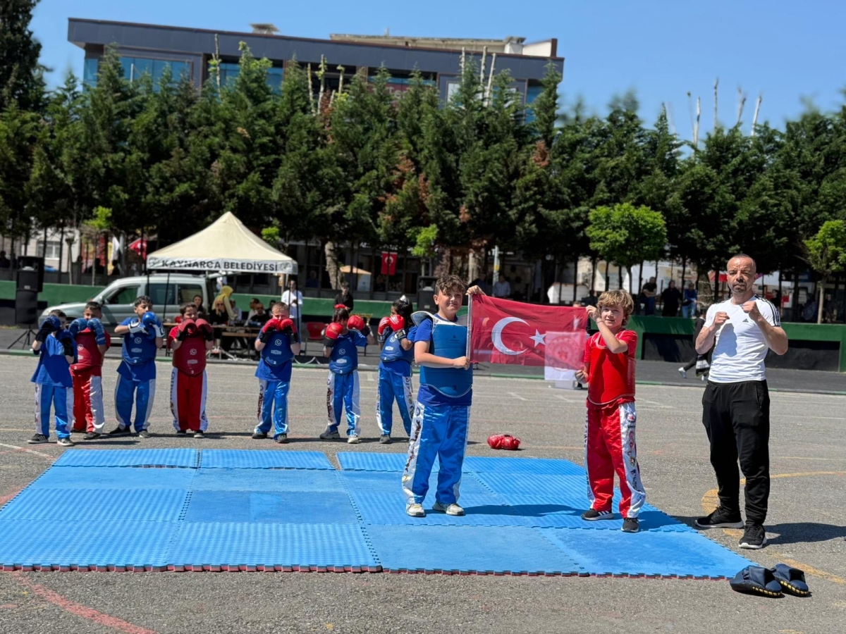 Spor gösterileri ve geleneksel yarışmalar fotoğrafları