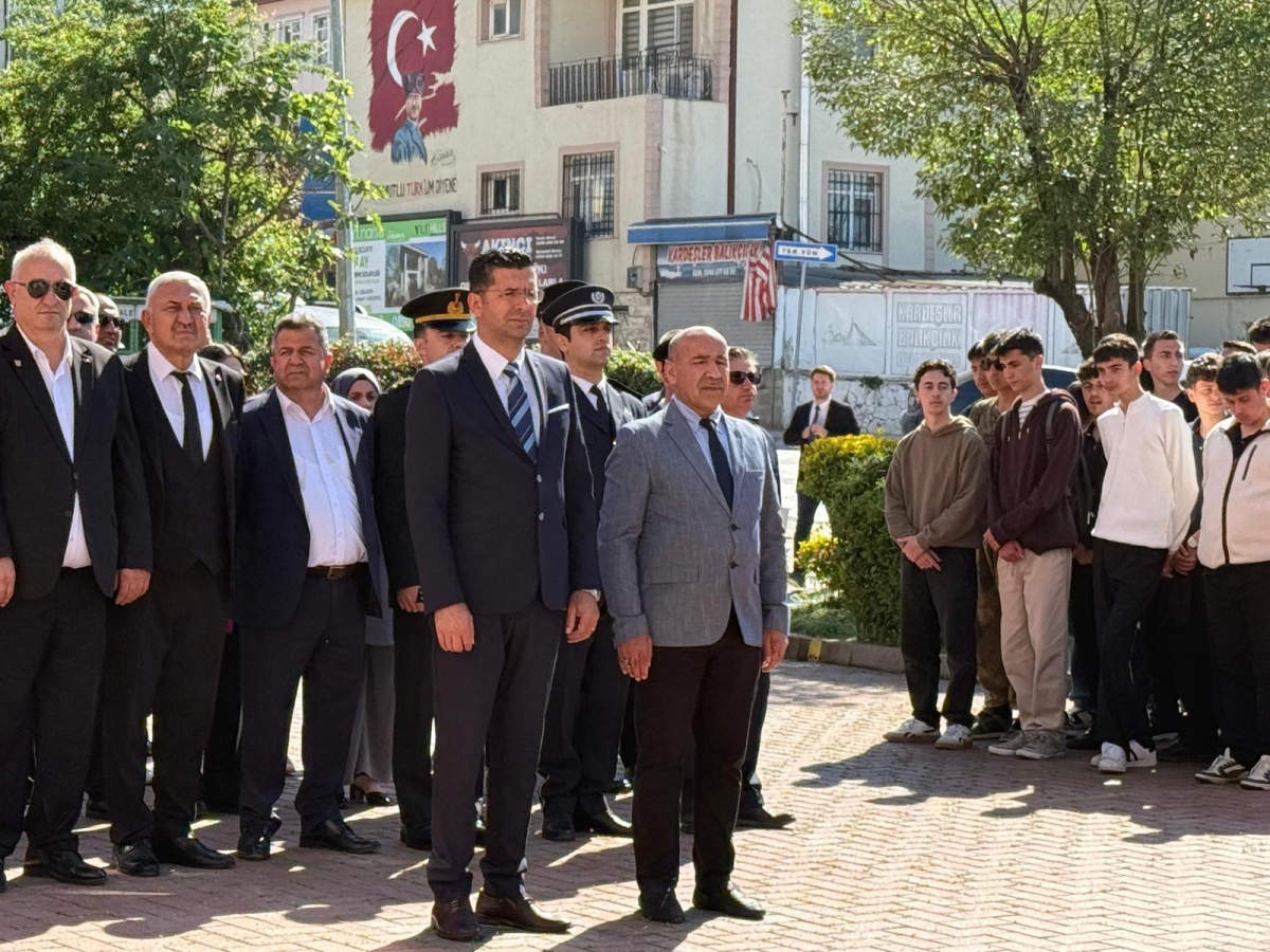 19 Mayıs Çelenk Töreni Fotoğrafları