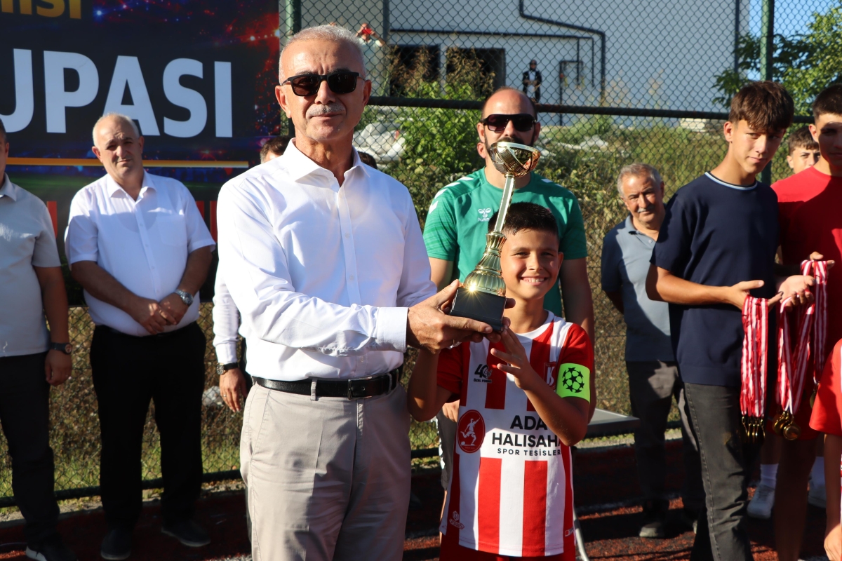 KAYNARCASPOR AKADEMİ ZAFER KUPALARI SAHİPLERİNİ BULDU