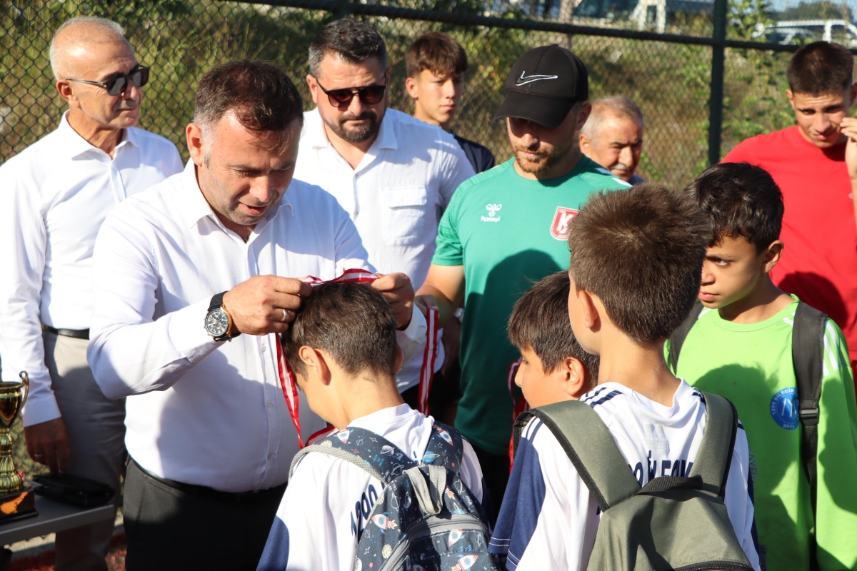 KAYNARCASPOR AKADEMİ ZAFER KUPALARI SAHİPLERİNİ BULDU