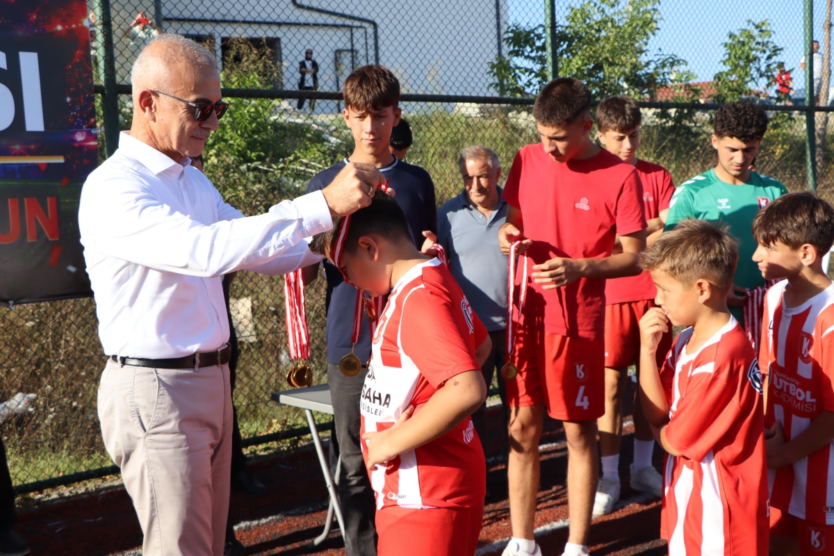 KAYNARCASPOR AKADEMİ ZAFER KUPALARI SAHİPLERİNİ BULDU