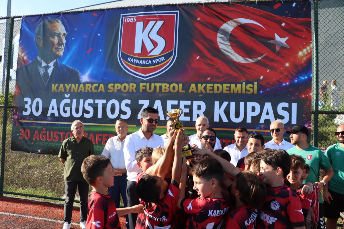 KAYNARCASPOR AKADEMİ ZAFER KUPALARI SAHİPLERİNİ BULDU