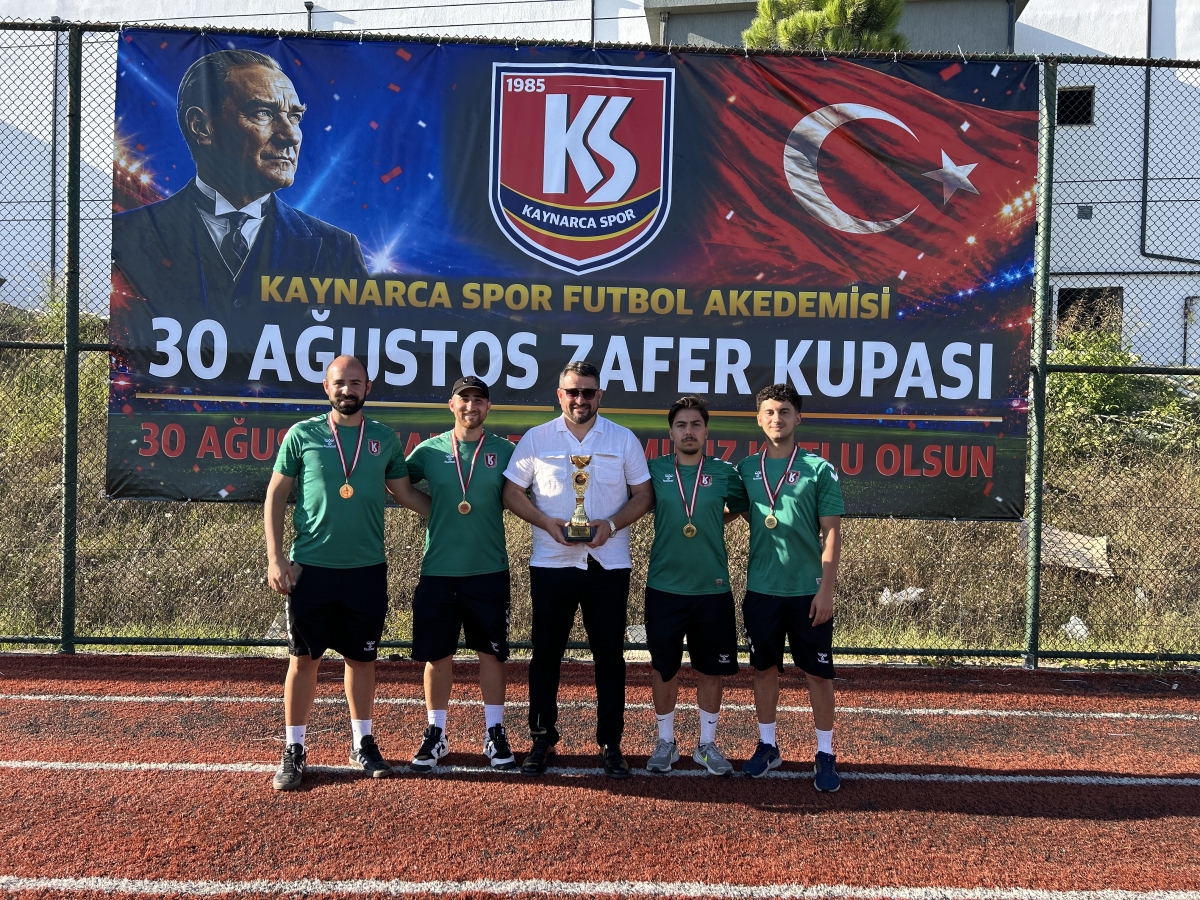 KAYNARCASPOR AKADEMİ ZAFER KUPALARI SAHİPLERİNİ BULDU