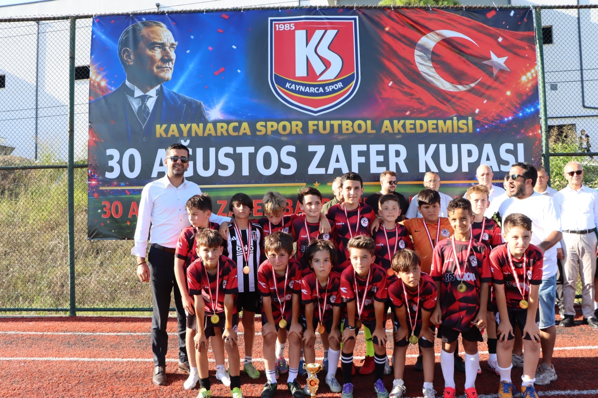 KAYNARCASPOR AKADEMİ ZAFER KUPALARI SAHİPLERİNİ BULDU
