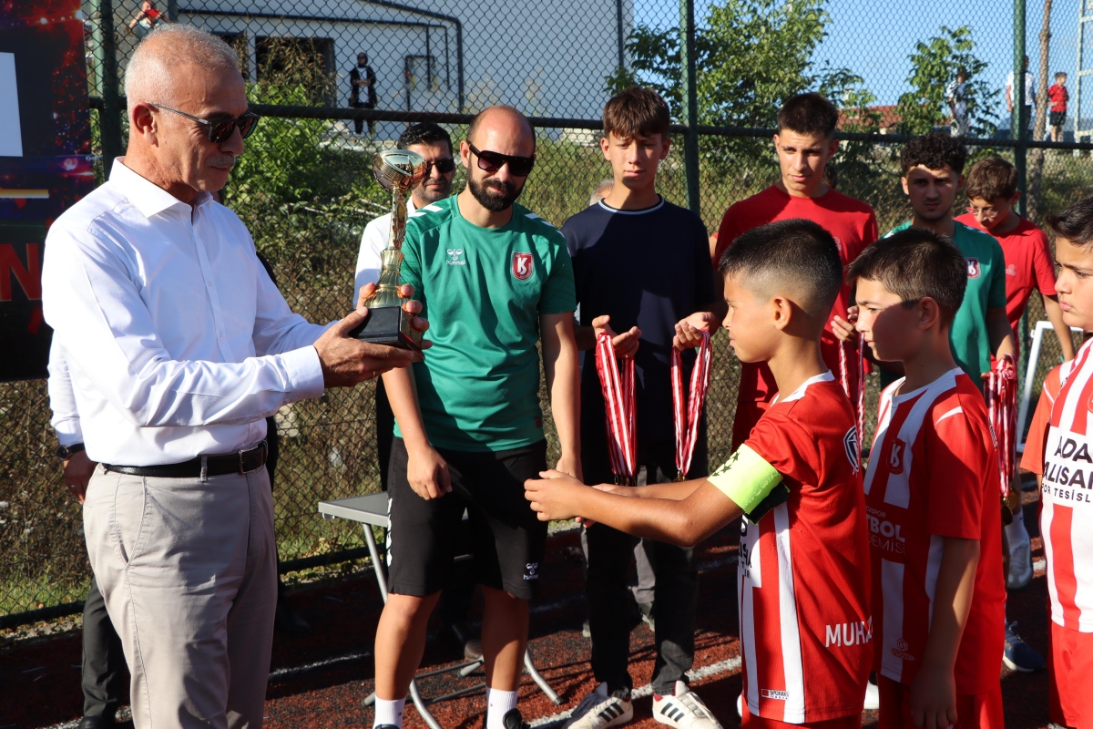 KAYNARCASPOR AKADEMİ ZAFER KUPALARI SAHİPLERİNİ BULDU