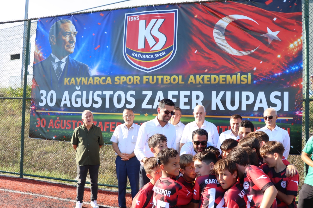 KAYNARCASPOR AKADEMİ ZAFER KUPALARI SAHİPLERİNİ BULDU