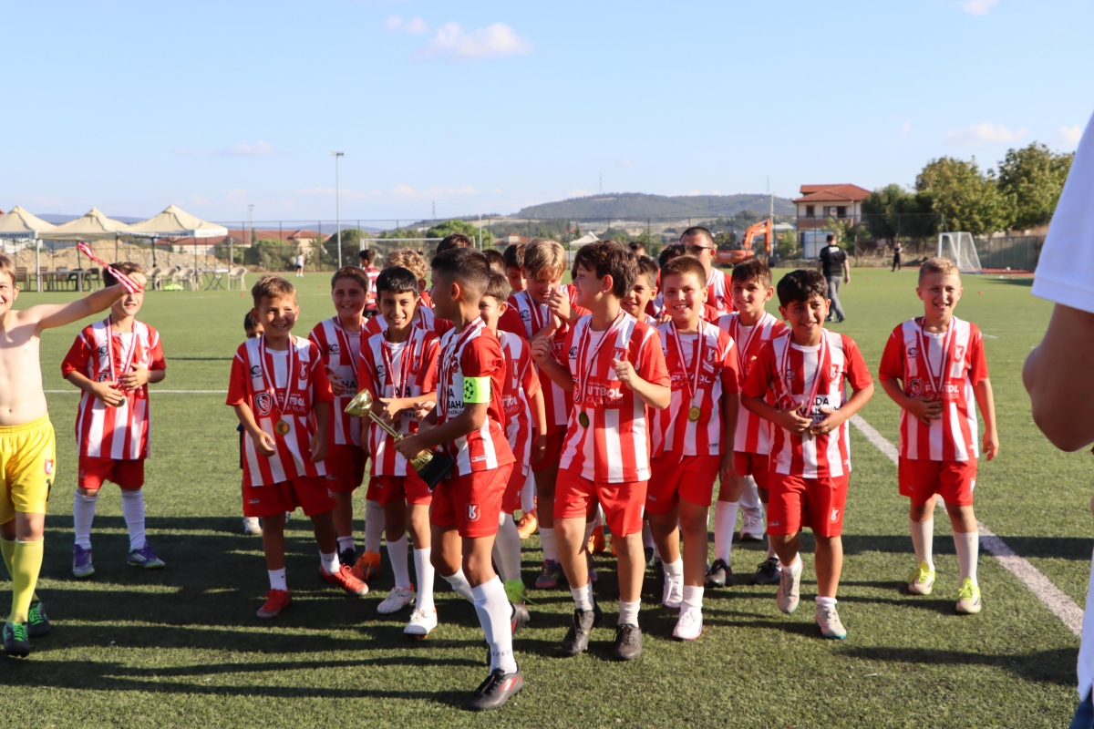 KAYNARCASPOR AKADEMİ ZAFER KUPALARI SAHİPLERİNİ BULDU