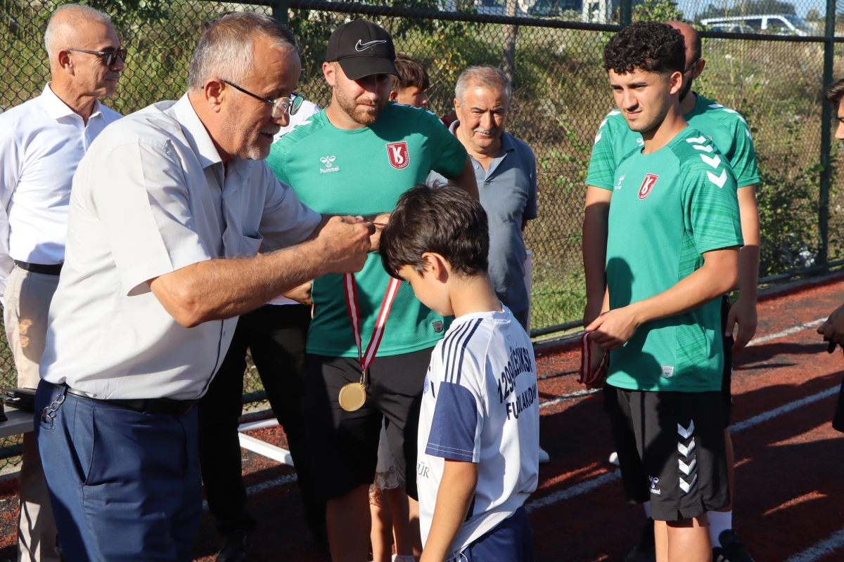 KAYNARCASPOR AKADEMİ ZAFER KUPALARI SAHİPLERİNİ BULDU