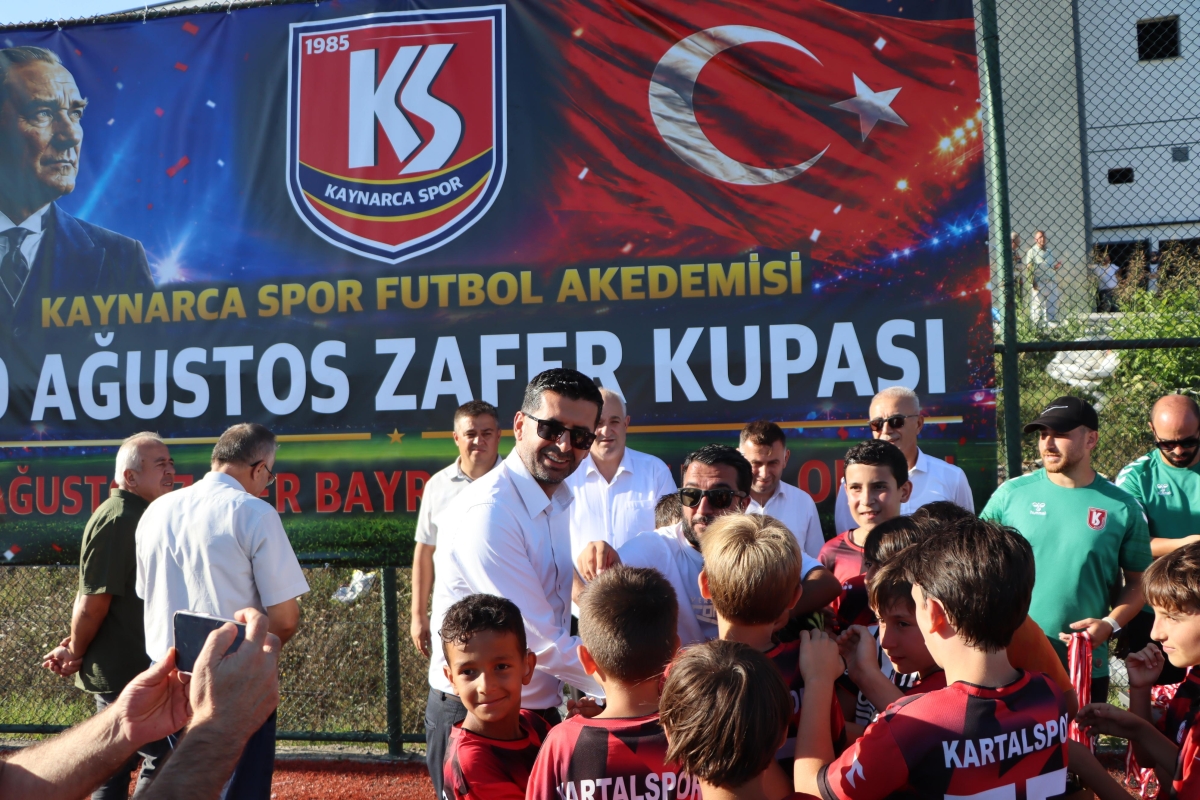 KAYNARCASPOR AKADEMİ ZAFER KUPALARI SAHİPLERİNİ BULDU