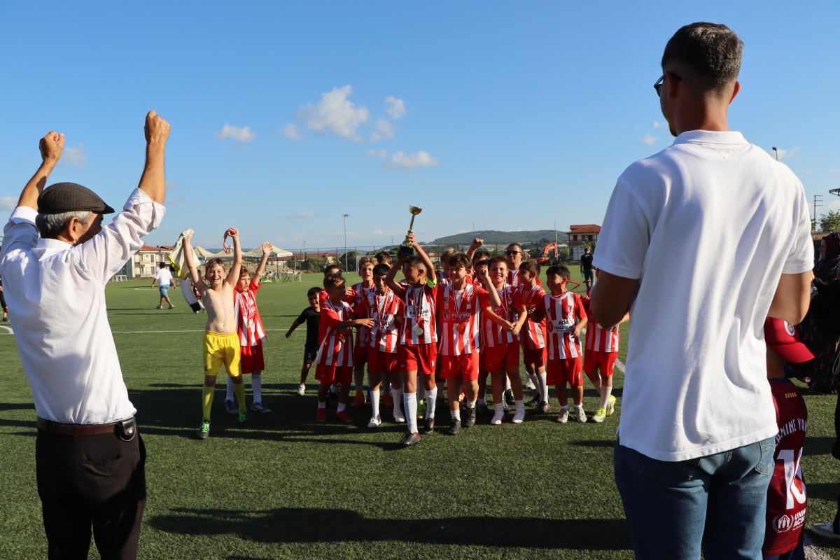 KAYNARCASPOR AKADEMİ ZAFER KUPALARI SAHİPLERİNİ BULDU