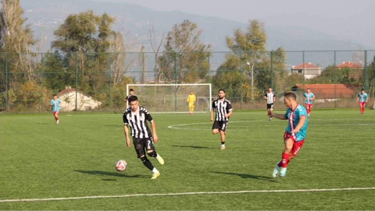 Kaynarcaspor Geyvespor maçına genç takımı ile çıktı