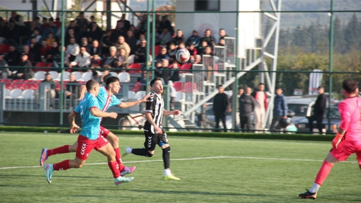 Kaynarcaspor Geyvespor maçına genç takımı ile çıktı