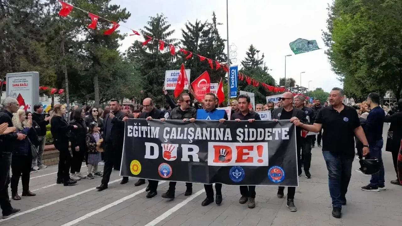 Okullarda eğitim boykotu...Sakarya'da sendikalar ortak karar aldı, öğretmenler iş bırakıyor