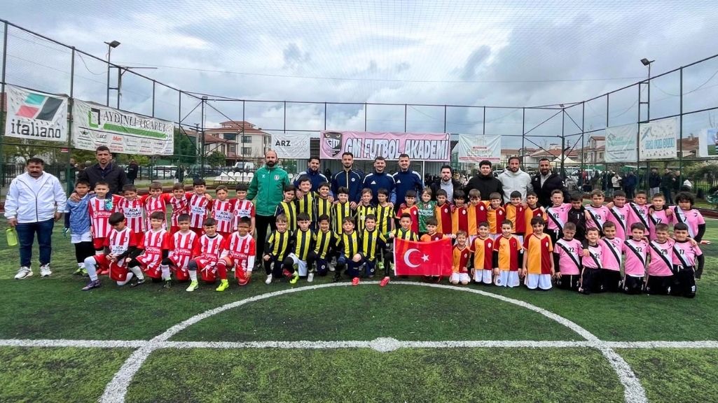 Kaynarcaspor Akademi’den Geleceğe Yatırım: U-8 Sahneye Çıktı