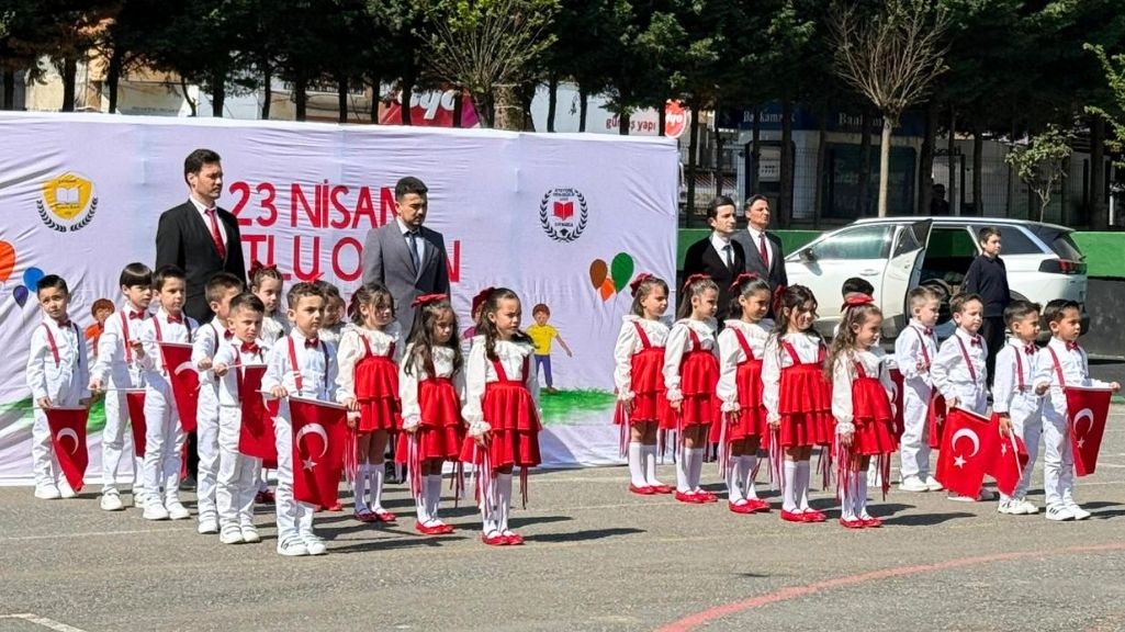 Kaynarca’da 23 Nisan Coşkusu: Törenler Görkemli Geçti
