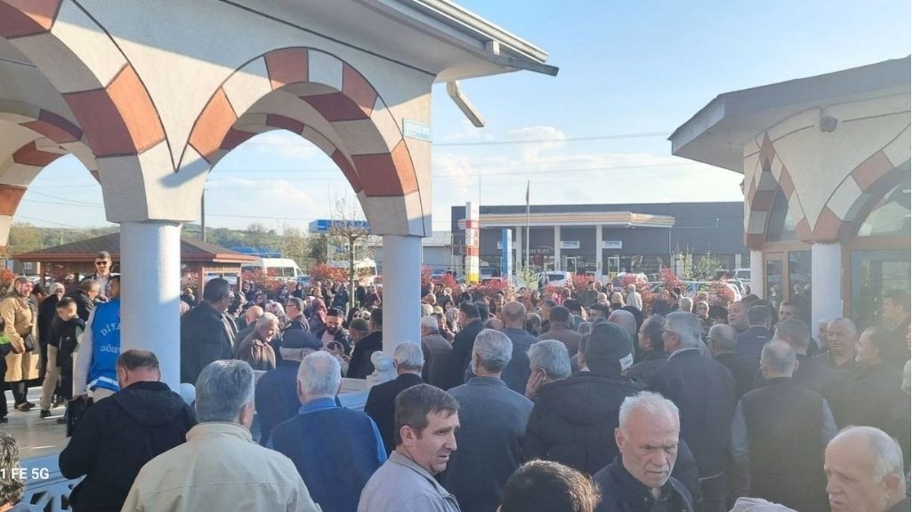 Kaynarcalı Hacılar Dualarla Kutsal Topraklara Uğurlandı