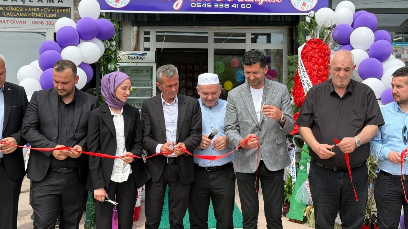 Kaynarca’da Renkli Açılış: Hayal’et Süs Dünyası Hizmete Girdi