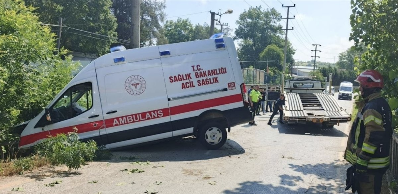 Kandıra Kaynarca yolunda ambulans kazası