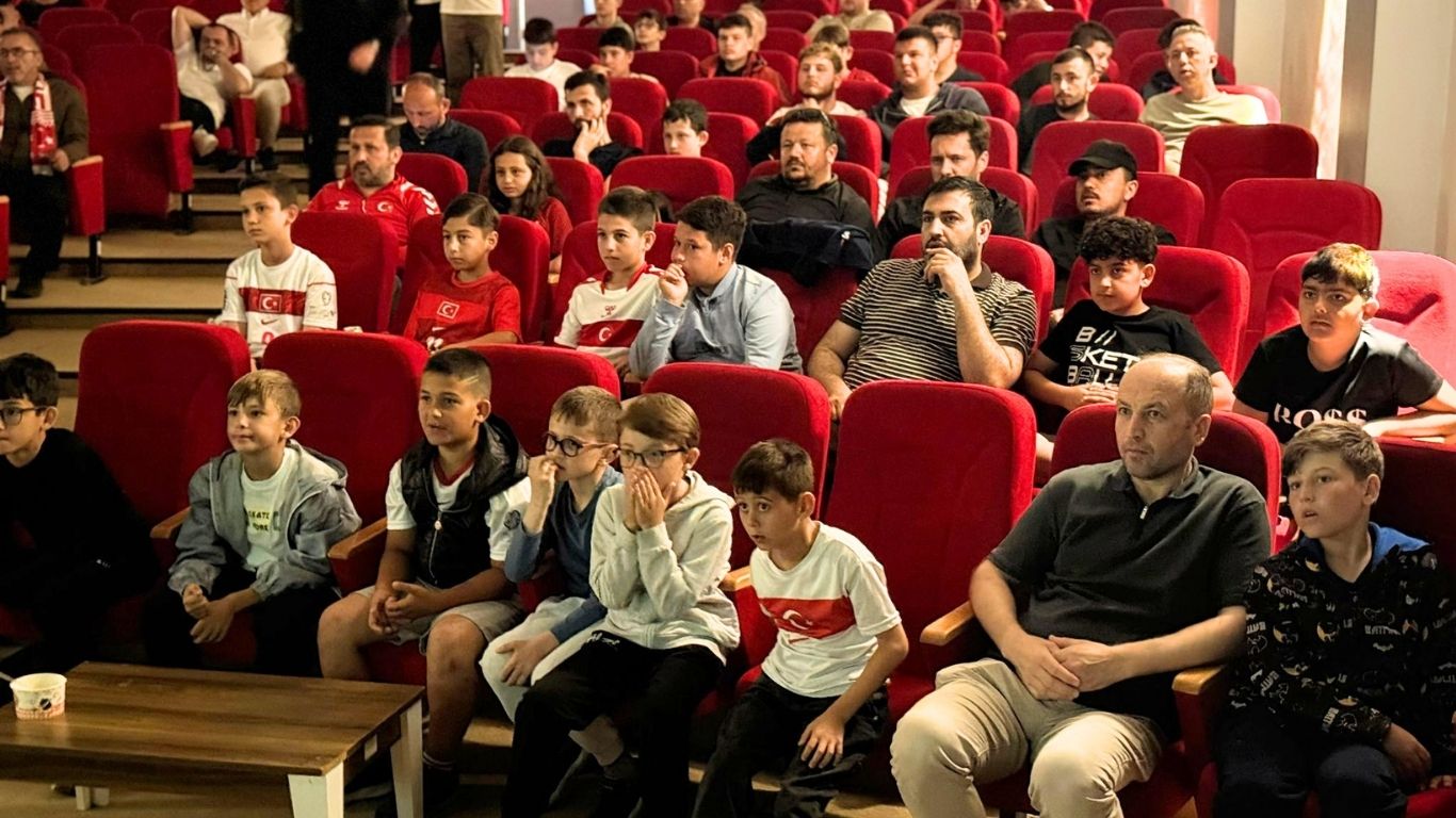 Kaynarca Milli Maç Heyecanını Paylaştı - Video Haber