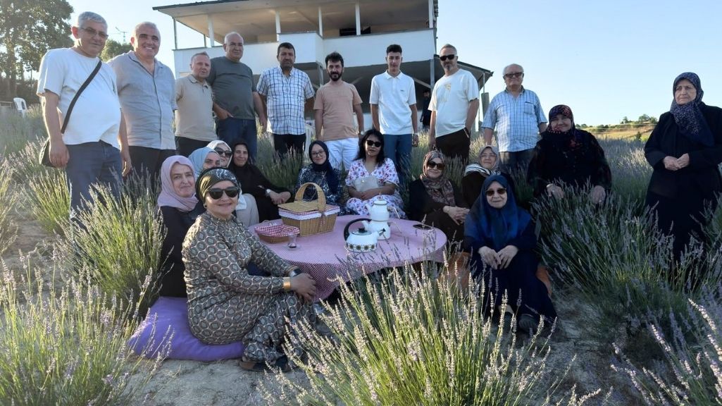 Umre'de Başlayan Dostluk Kaynarca’nın Lavanta Bahçesinde Yeniden Buluştu
