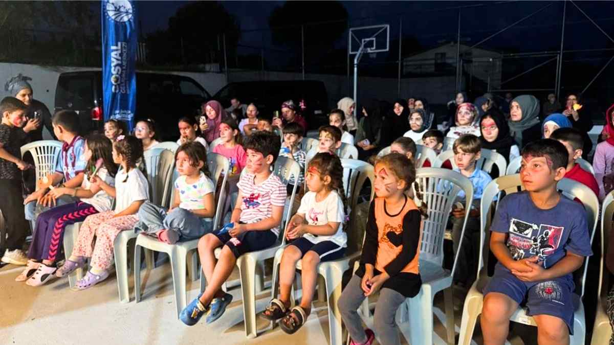 Sakarya Büyükşehir'den Çocuklara Yaz Sürprizi: “Mahallemde Neşe Var” Kaynarca'daydı!