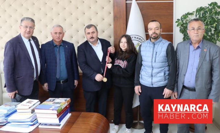 Şampiyon Ebrar Batıhan, Belediye Başkanı Murat Kefli’yi ziyaret etti